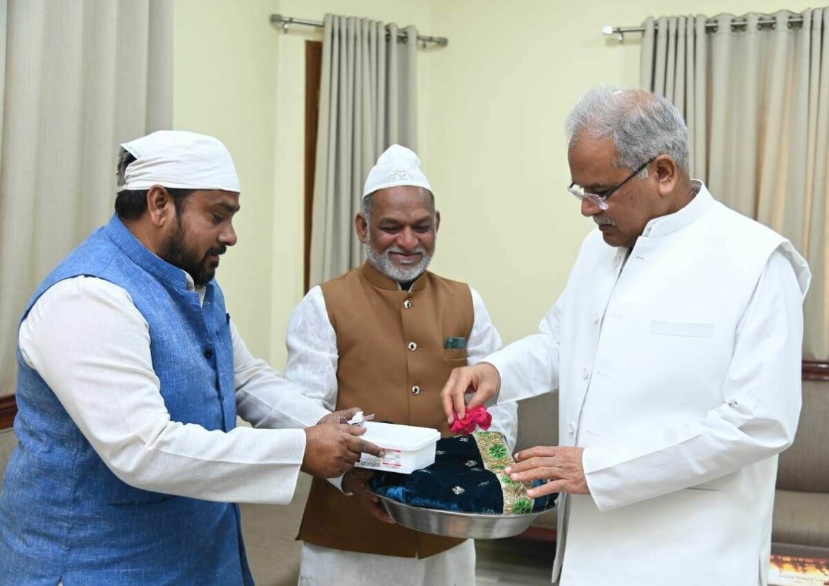 CM Paid Tribute To Khwaja -सीएम ने ख्वाजा के लिए चादर और अकीदत के फूल भेजा