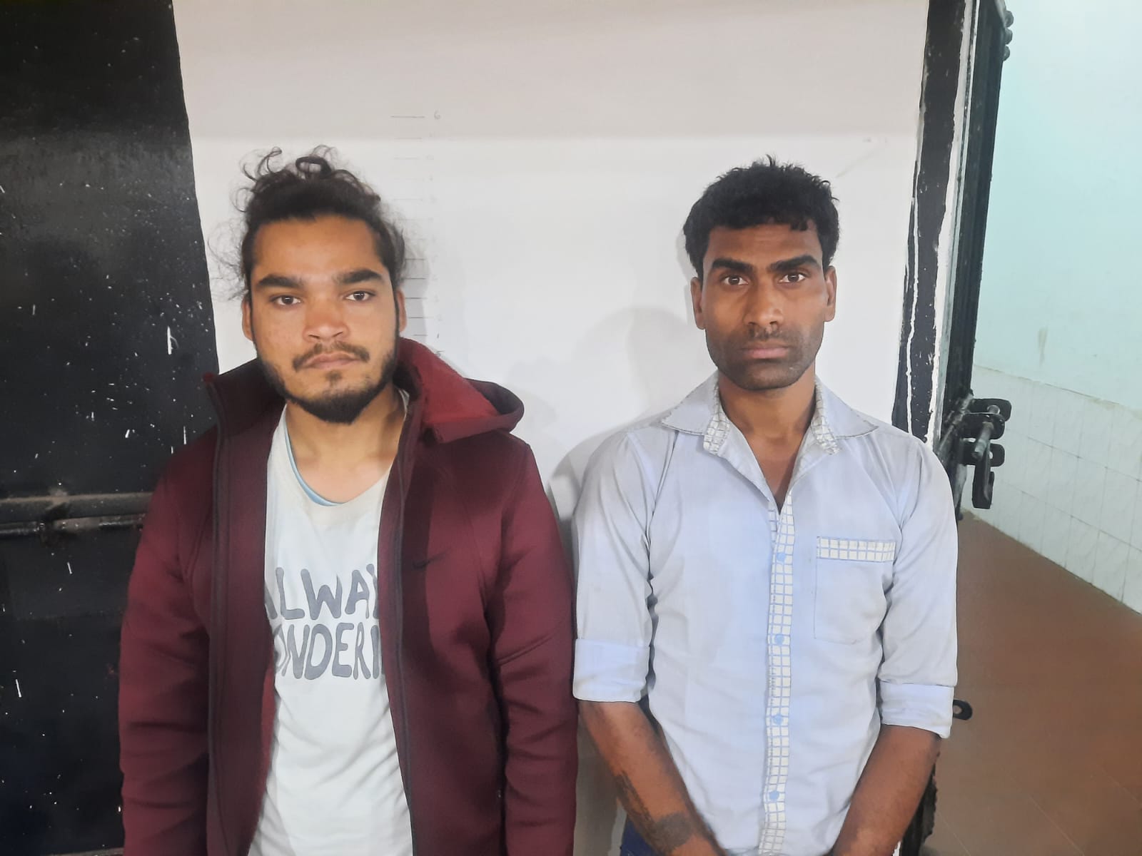 Arrested With Fake Currency - 2000 और 500 के 186 और 100 के 184 नोट जब्त