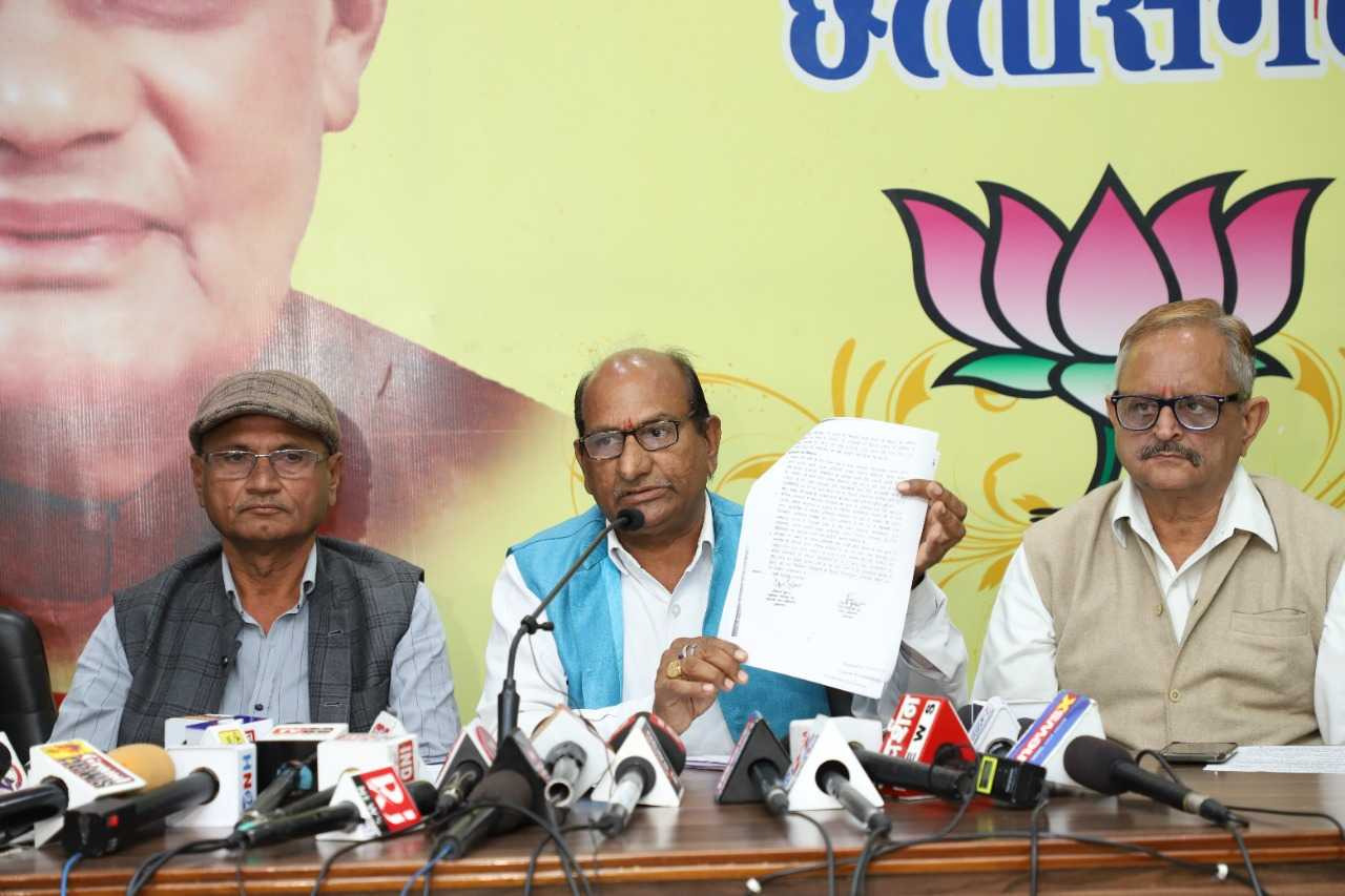 Rigging In Surajpur Sugar Factory - बीजेपी ने लगाया 12 करोड़ 36 लाख 38 हजार की गड़बड़ी का आरोप