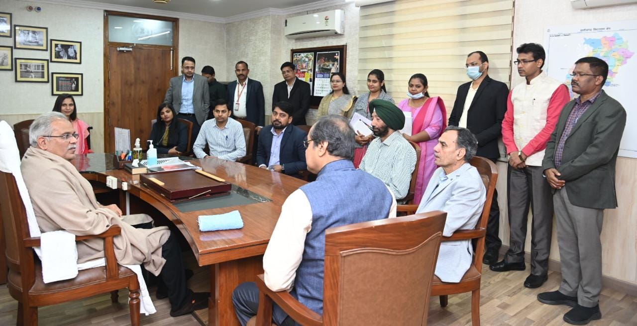 मुख्यमंत्री से छत्तीसगढ़ राज्य प्रशासनिक सेवा संघ के पदाधिकारियों ने की मुलाकात