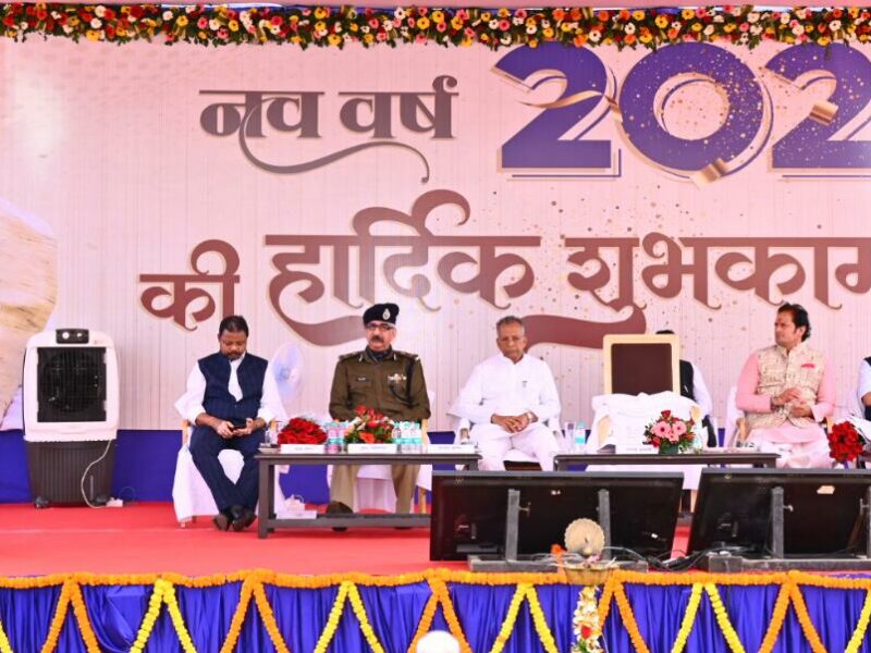जवानों के साथ नया साल मनाने पहुंचे सीएम, 10 नवनिर्मित थानों का किया लोकार्पण