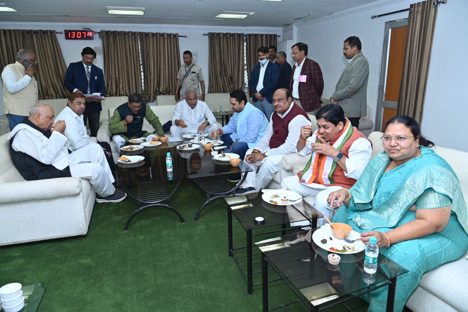 पहलः विधानसभा में परोसे गए मिलेट्स से बने व्यंजन, सीएम बघेल ने विधायकों को कराया मिलेट्स लंच
