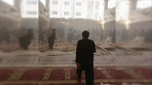 पेशावर में नमाज के बाद मस्जिद में हुआ आत्मघाती हमला, 90 लोग घायल