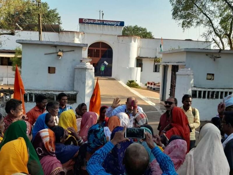 Farmer Leader Anil Dubey Released After Third Day - करणी कृपा स्टील एवं पावर प्लांट का विरोध पड़ा भरी 3 दिन बाद रिहाई
