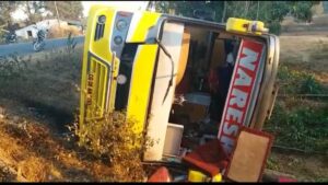 Accident Passenger bus overturned on roadside in Lalpur, 8 injured