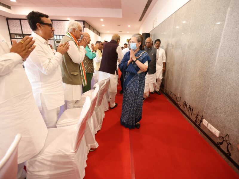 कांग्रेस की सब्जेक्ट कमेटी की बैठक आरंभ, सोनिया गांधी, राहुल गांधी हैं शामिल
