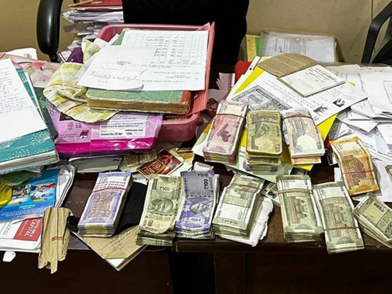 Patwari Suspended Found Unaccounted Cash - पटवारी के पास से 5.26 लाख रुपए जब्ती,एसडीएम ने किया निलंबित