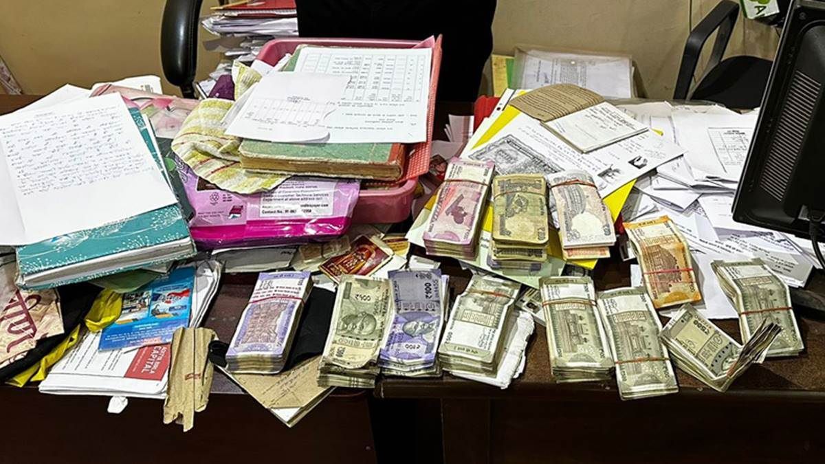 Patwari Suspended Found Unaccounted Cash - पटवारी के पास से 5.26 लाख रुपए जब्ती,एसडीएम ने किया निलंबित