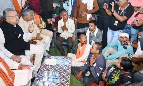 BJP MLA Put Up A chaupal In Biranpur - हिंसा पीड़ितों ने किस दर्द बयान, बीजेपी बोली दिलाएंगे न्याय
