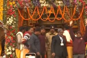 Chardham Yatra doors of Badrinath Dham opened amidst slogans of Jai Badri Vishal