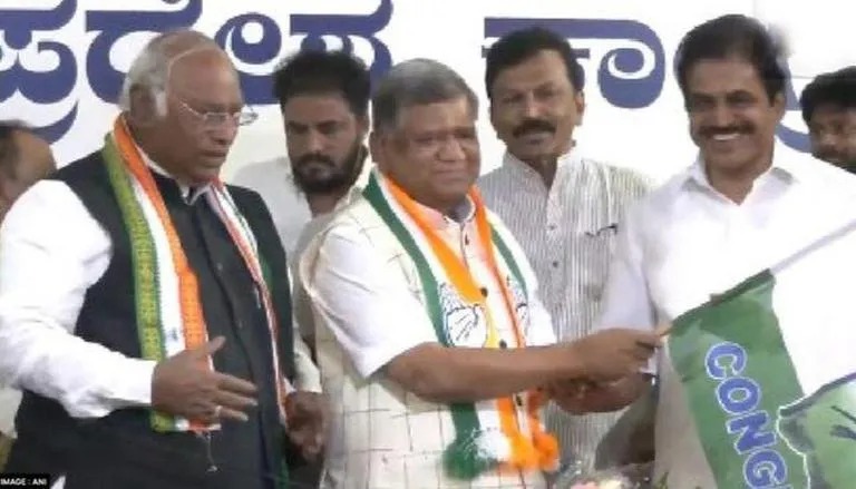 Former Karnataka CM Jagadish Shettar joined Congress, left BJP two days ago