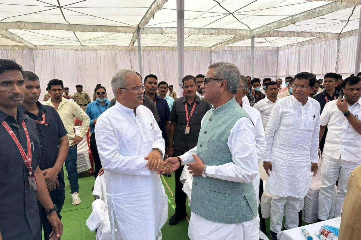 How CM Bhupesh & Om Mathur Met - BJP नेता ओम माथुर और CM भूपेश की पहली मुलाकात चर्चा में...