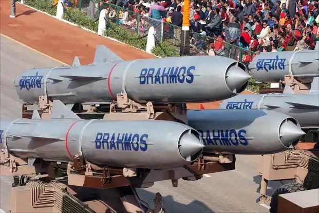 Brahmos Missile - सेना का ब्रम्हास्त्र बनीं ब्रम्होस, एयर, आर्मी और नेवी के लिए अचूक