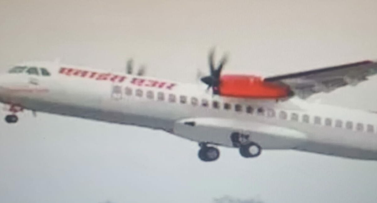 Jagdalpur Flight Reached Hyderabad - खराब मौसम ने बदला अलायंस एयर का रुट