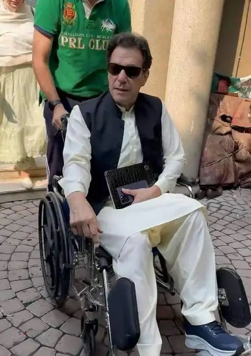 Imran Khan's Medical Report Turned Out To Be False -पेशाब जांच में शराब-कोकीन और खरोंच नहीं आई बता दिया फ्रेक्चर