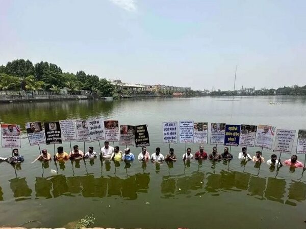 नए संसद भवन के उद्घाटन में कांग्रेस के नेताओं ने किया जल सत्याग्रह
