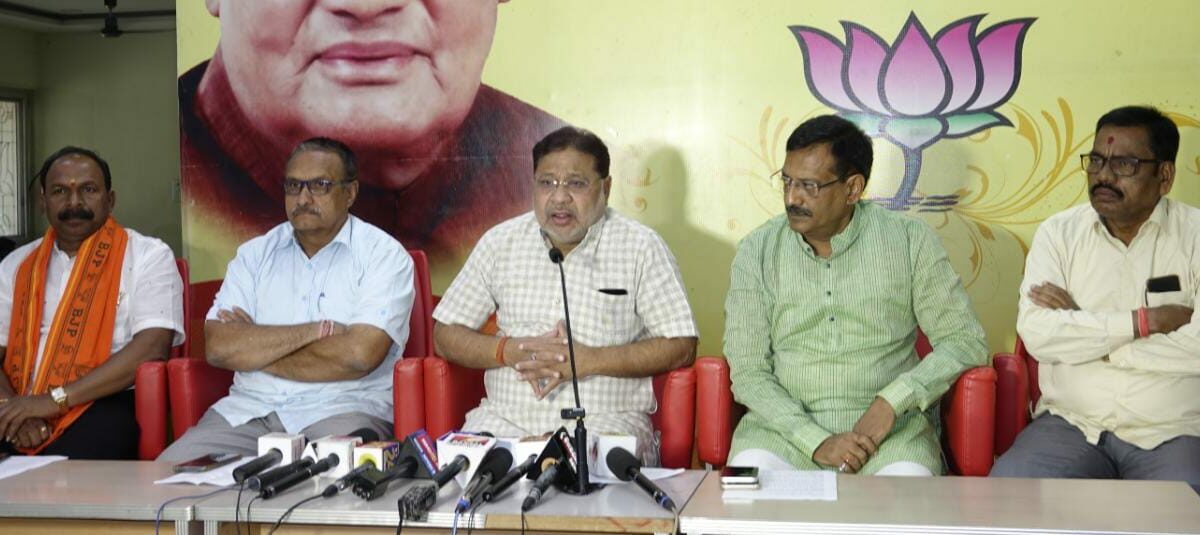 BJP MP Said On Congress Govt's Scams- बीजेपी सांसद बोले मानवता के विरुद्ध अपराध का मुक़दमा CM पर हो दर्ज