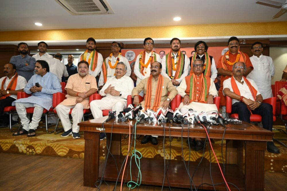 Dramatic Twist In BJP Entry Program - निर्दलीय पार्षद के पार्टी प्रवेश की ख़ुशी में बीजेपी ने किया अपने पूर्व मंत्री को नाराज़