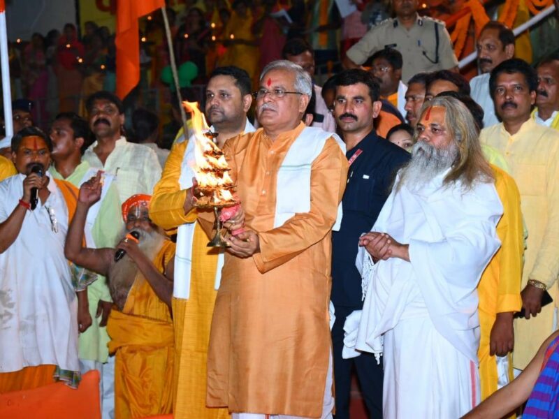 CM Bhupesh Performed Kelo Maiya’s Aarti – CM ने जगमग दीप के साथ केलो मैय्या की उतारी आरती