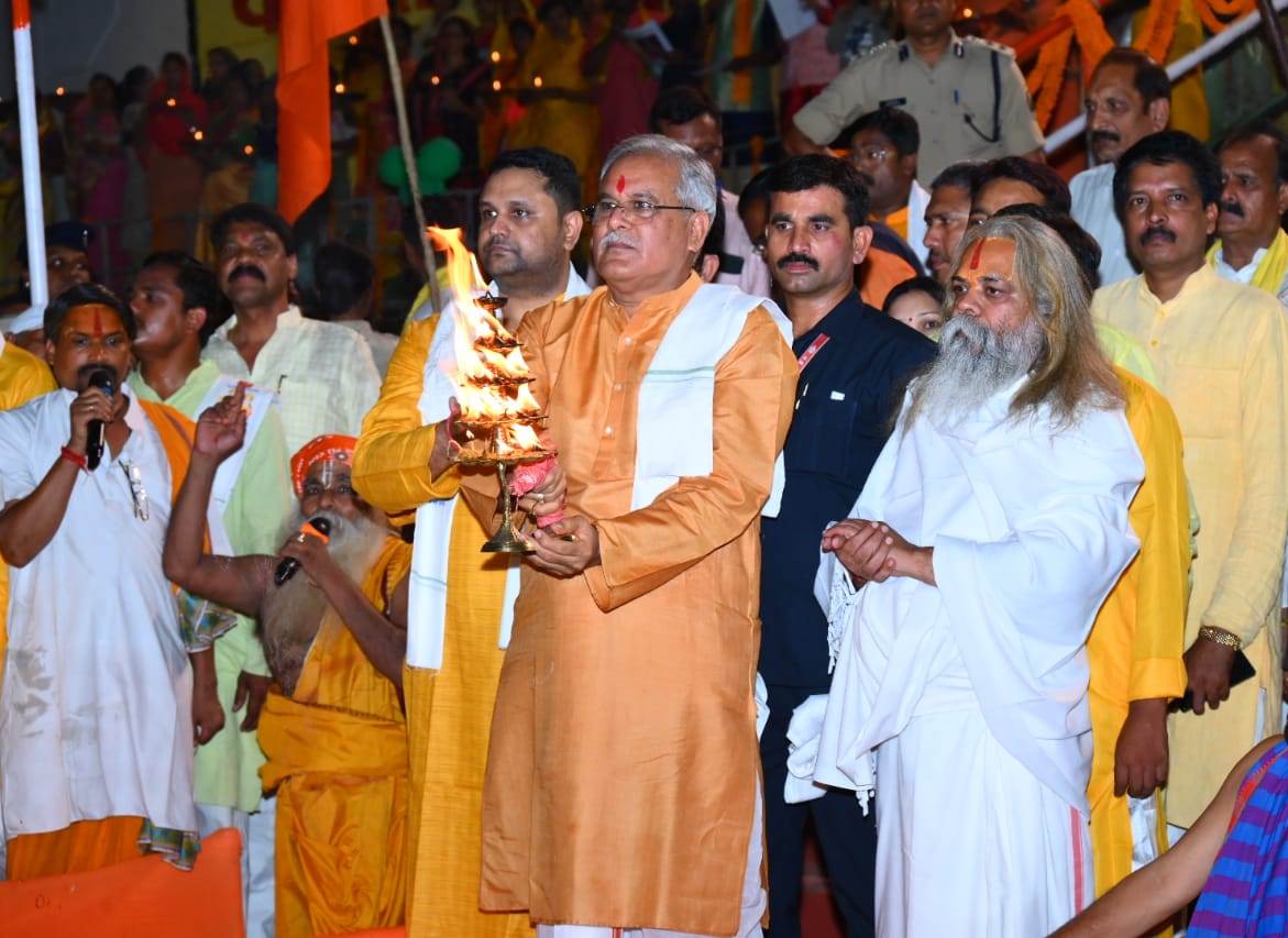 CM Bhupesh Performed Kelo Maiya's Aarti - CM ने जगमग दीप के साथ केलो मैय्या की उतारी आरती