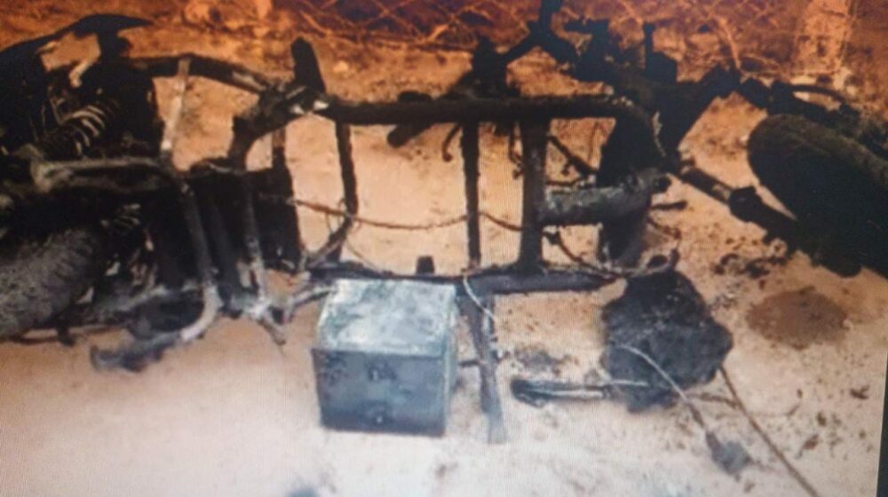 Blast In E-Scooter Engaged In Charging - चार्जिंग में लगी ई स्कूटर में ब्लास्ट, पास कड़ी कार भी क्षतिग्रस्त