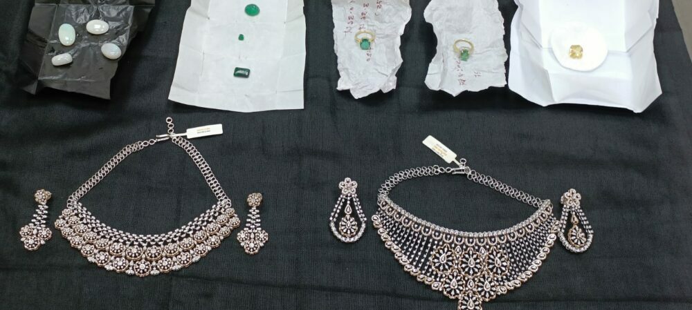 Gold & Diamond Swindler Arrested -करोड़ों रूपये कीमत के सोना-हीरा ठगने वाला आरोपी गिरफ्तार
