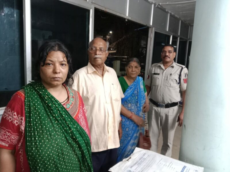 Raipur Breaking News - उम्मीद छोड़ चुके बूढ़े मां-बाप को ऐसे मिली उनकी लाड़ली, पुलिस को दिया धन्यवाद
