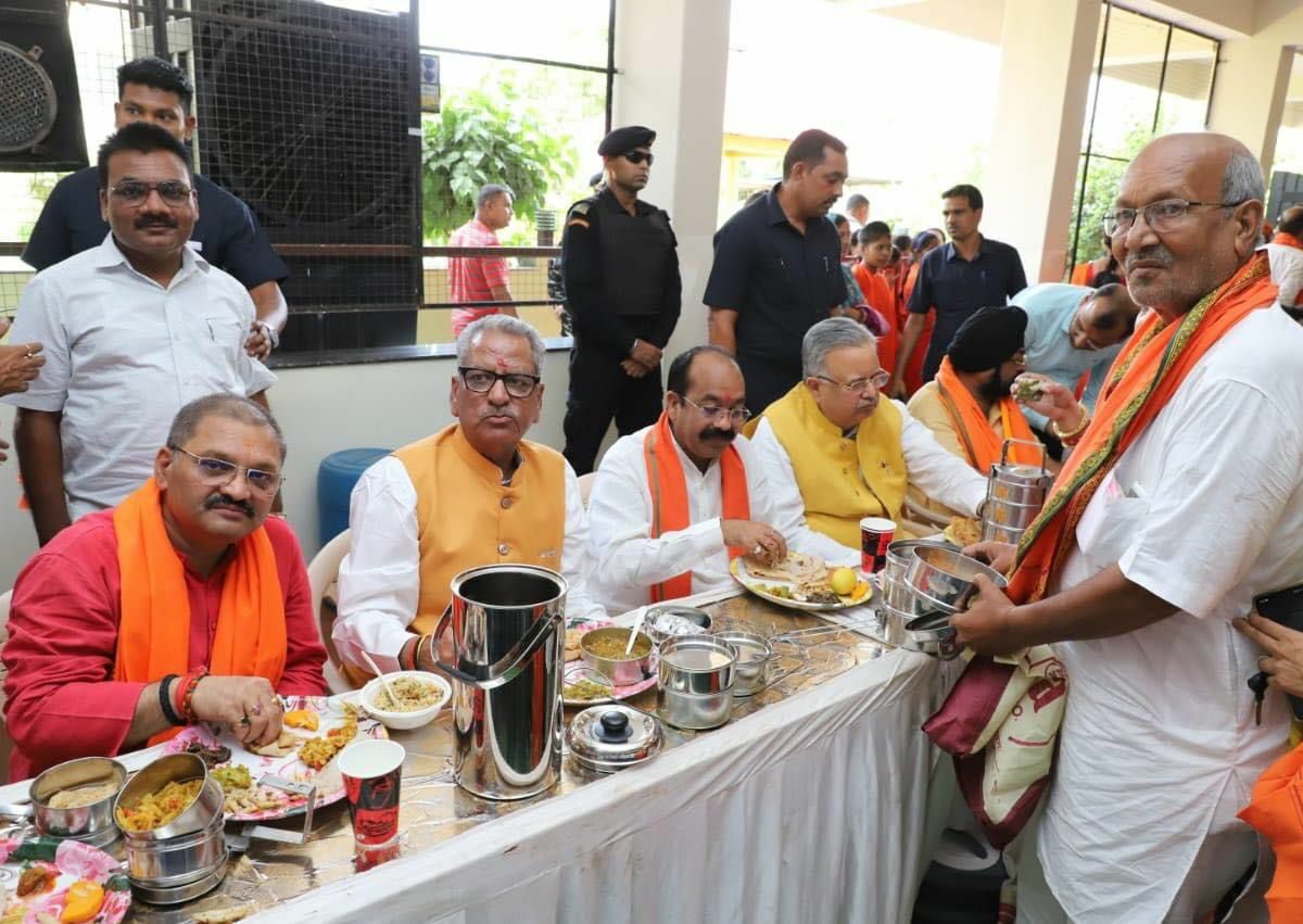 छत्तीसगढ़: BJP में 15 साल बाद नेताओं ने आपस में शेयर किया लंच बॉक्स