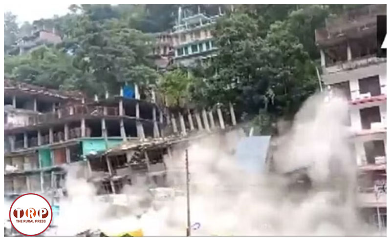 30 सेकेंड में 7 इमारतें हुई धरासाई, हिमाचल प्रदेश में बाढ़ का कहर जारी