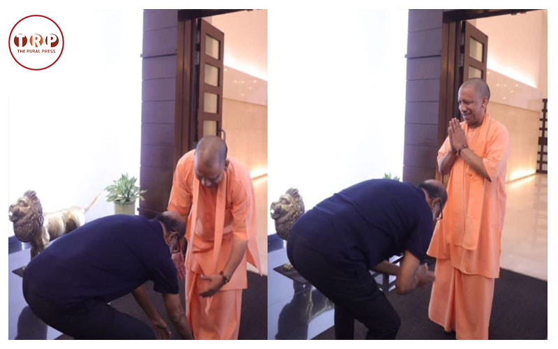 सीएम योगी आदित्यनाथ से मिले सुपरस्टार रजिनकांत, सीएम के छुए पैर, फैंस ने जमकर की तारीफ