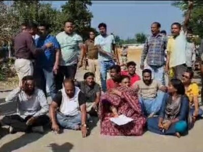 BREAKING NEWS : कोण्डागांव में BJP प्रत्याशी समेत भाजपा कार्यकर्त्ता बैठे धरने पर : कलेक्टर और SP को निलंबित करने की मांग