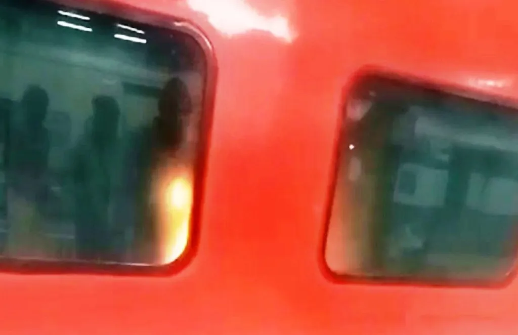 बिलासपुर-कोरबा लोकल ट्रेन के एक बोगी में लगी आग, कोई जनहानि नहीं