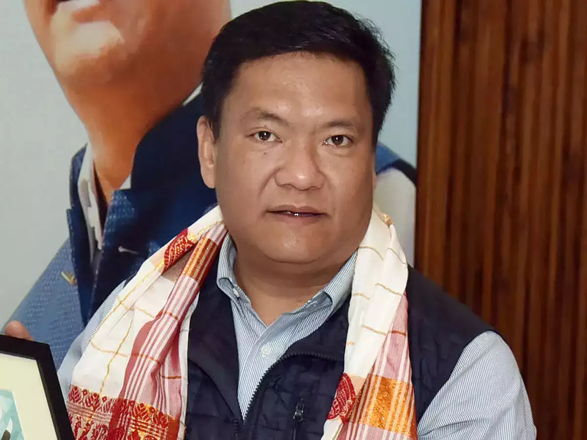 निर्विरोध जीते