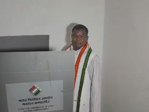 बस्तर लोकसभा: कवासी लखमा-महेश कश्यप और मंत्री कश्यप ने किया मतदान