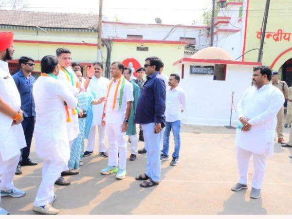 जेल में बंद पूर्व आबकारी मंत्री कवासी लखमा से मिलने पहुंचे प्रदेश प्रभारी सचिन पायलट, भाजपा सरकार पर लगाए ये आरोप…