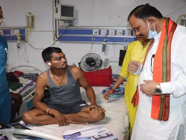 AC खराब मिलने पर भड़के स्वास्थ्य मंत्री, अस्पताल प्रबंधन को दिया 24 घंटे का अल्टीमेटम