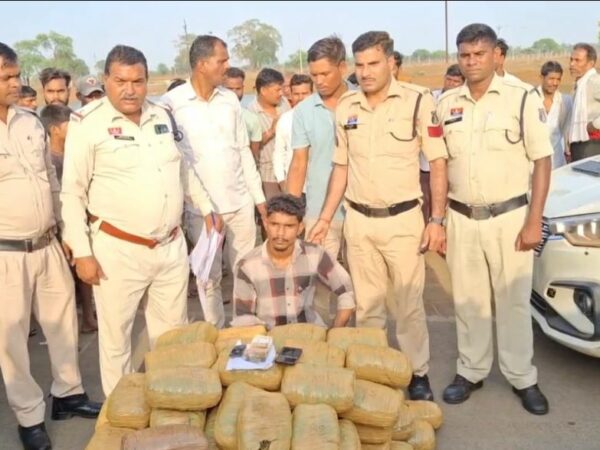 CG Crime: उड़ीसा से गांजा लेकर भिलाई ले जा रहा तस्कर गिरफ्तार, अलग-अलग पैकेट में छिपाकर रखा 100 किलो से ज्यादा गांजा बरामद