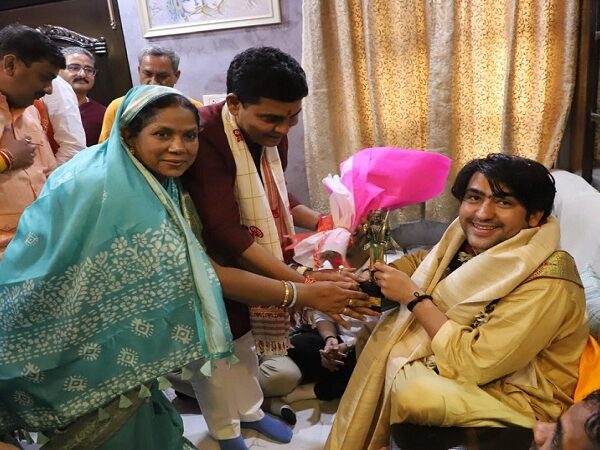 जब छत्तीसगढ़ के मंत्री ने पंडित धीरेंद्र शास्त्री के सामने गाया सीता राम… देखें Video