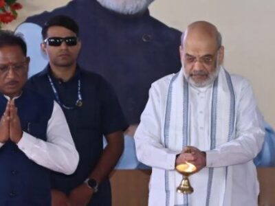 शहीद एएसपी आकाश गिरेपूंजे के परिजनों से मिले अमित शाह, नारायणपुर का दौरा स्थगित