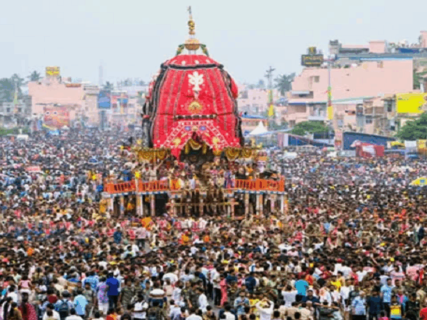 Puri Stampede Update : पुरी रथ यात्रा में भगदड़ से 3 लोगों की मौत, दो अधिकारी निलंबित, बदले गए कलेक्टर और एसपी