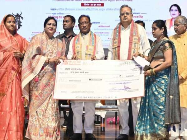 CG News: छत्तीसगढ़ में हस्तशिल्प विकास की अपार संभावना: साय, हस्तशिल्प विकास बोर्ड की नवनियुक्त अध्यक्ष के पदभार ग्रहण समारोह में शामिल हुए मुख्यमंत्री