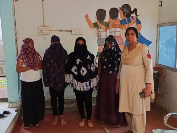sex racket: रायपुर के इटालिया हाउस में सेक्स रैकेट का भंडाफोड़, पांईटर लगाकर पहुंची पुलिस, महिला दलाल गिरफ्तार