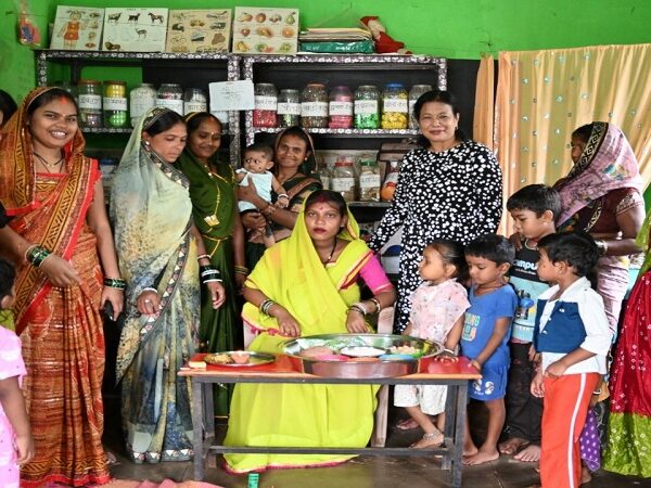 आंगनबाड़ी केंद्रों की बदली तस्वीर : खेलते-खिलखिलाते नन्हे कदमों से संवर रहा भविष्य