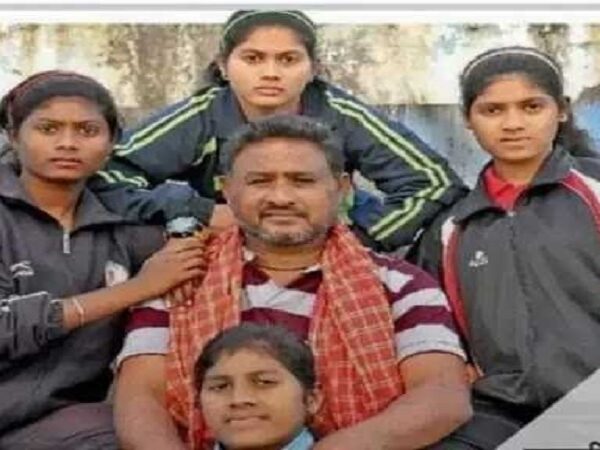6 बच्चों के पिता ने लगाई फांसी, राष्ट्रीय तैराक हैं सारे बच्चे…