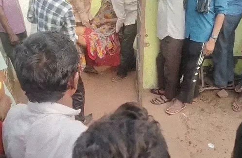 रेप के आरोपी ने जमानत पर रिहा होने के बाद पीड़िता आंगनबाड़ी कार्यकर्ता की हत्या कर की खुदकुशी