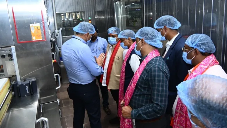 Chhattisgarh Ministers Gujarat Dairy Visit
