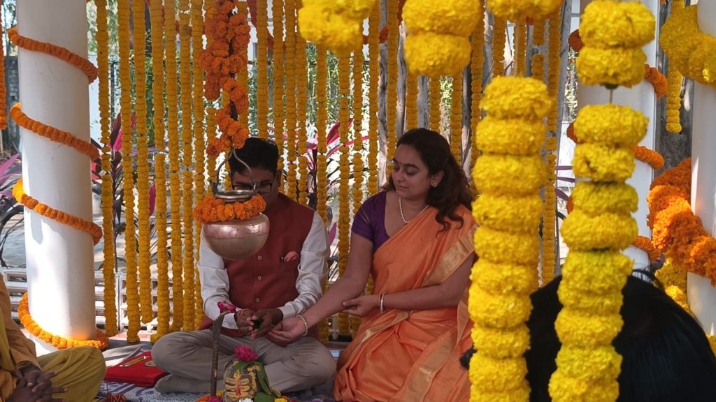Chhattisgarh Budget 2026: वित्त मंत्री OP Chaudhary पेश करेंगे बजट, मंदिर में मत्था टेक सदन के लिए हुए रवाना