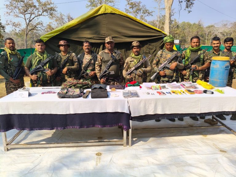 बीजापुर में सक्रिय माओवादियों की साजिश नाकाम, प्लांटेड किए हुए 17 IED समेत काफी सामान बरामद