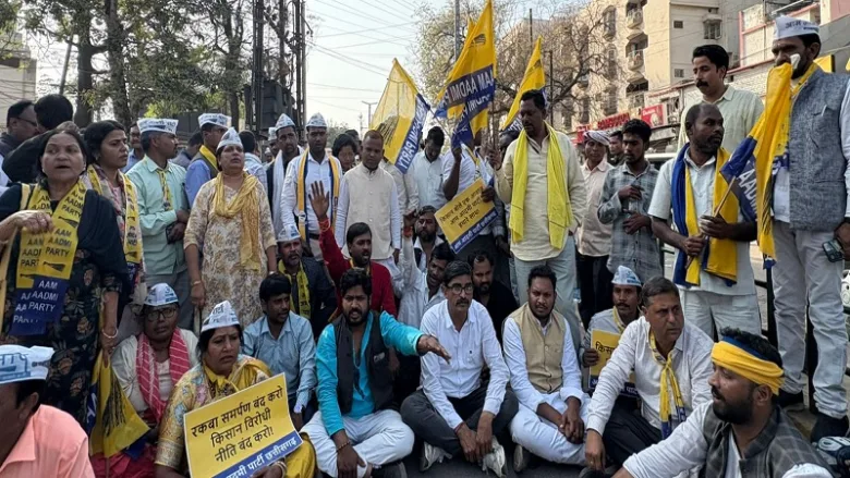 Aam Aadmi Party protest in Raipur for farmers' paddy procurement.