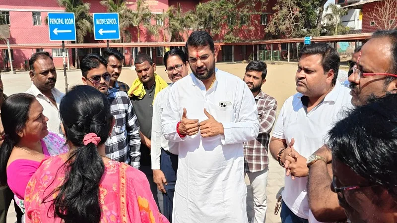 Akash Tiwari protest at Swami Atmanand School Raipur